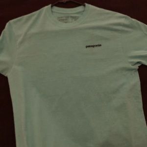 Pantagonia Men’s Small shirt